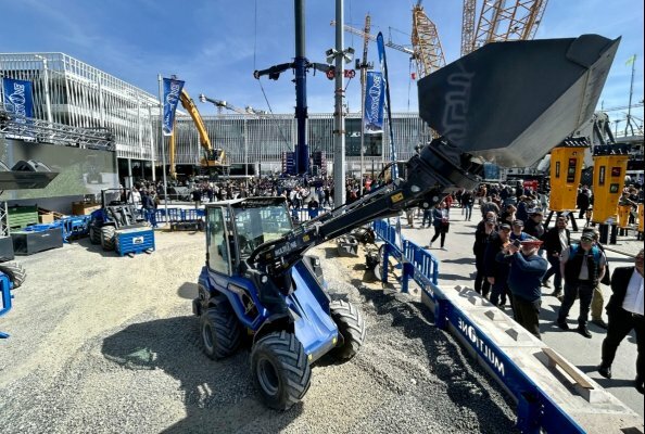 Bei der bauma sind die Multifunktionslader aus dem Hause MultiOne auf enormes Interesse gestoßen.