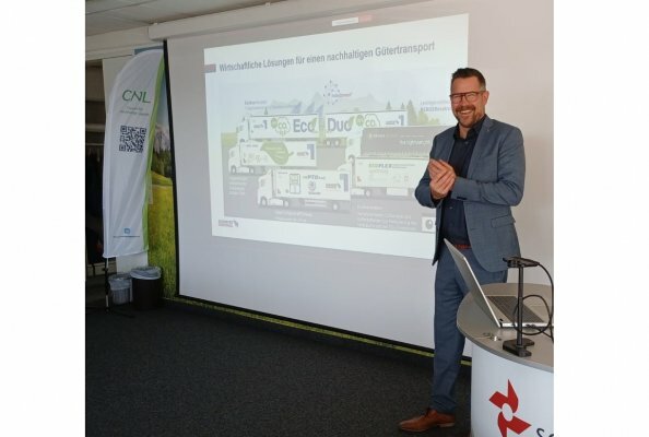 Vorstellung des Schmitz Cargobull elektrischen Sattelkoffers S.KOe COOL bei Schachinger Logistik durch Produktmanager Cool Freight Carsten Krieger