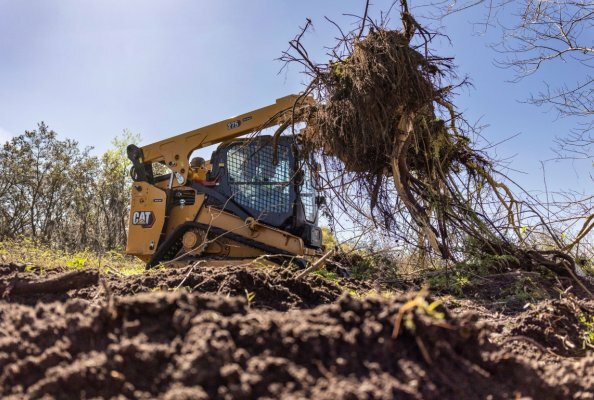 Zeppelin präsentiert sein umfangreiches Produkt- und Dienstleistungsportfolio für die Land- und Forstwirtschaft – wie einen Cat Deltalader 275 – in der Halle 6, Stand D09.