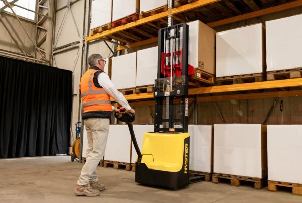 Neuer Gabelhochhubwagen: Hyster® SC1.2 mit langlebiger Konstruktion für einfaches Stapeln