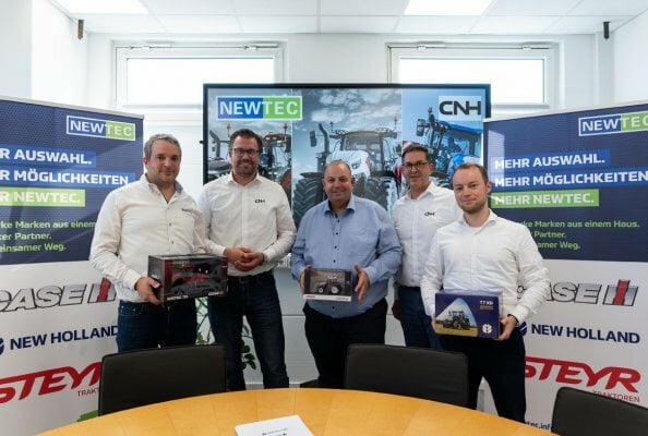 Willy Warlich, Geschäftsführer Newtec, Marc-Peter Bormann, Geschäftsführer CNH Deutschland, Christoph Serini, Geschäftsführer Newtec, Stefan Sprock, Geschäftsführer CNH Deutschland, Philip Dähnert, Geschäftsführer Newtec