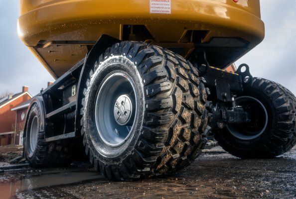 Nokian Tyres Ground Kare bringt Komfort und Stabilität auf eine Vielzahl von Untergründen –die neue Größe 500/45-22.5 ist für 7- bis 12-Tonnen-Bagger auf Rädern und 5-Tonnen-Kompaktradlader erhältlich