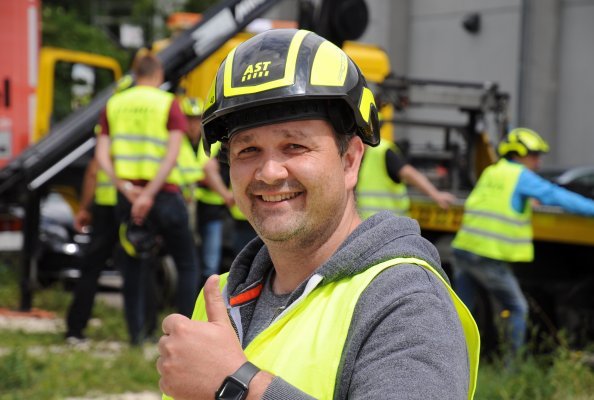 Christian Burkard, Inhaber der Abschleppdienst Kühn GmbH, stärkt und fördert mit dem Seminar die täglichen Kontrollen seiner 25 Bergefahrzeuge durch seine Werkstattteams.
