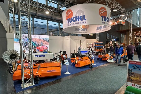 Auf der Agritechnica wurden die wichtigsten Kehrmaschinen-Typen präsentiert, die in Landwirtschaft, Bauwirtschaft und Kommunalverwaltungen zur Anwendung kommen.