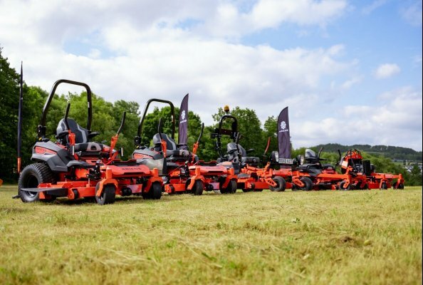 Die AriensCo-Teams hatten Produkte aus dem gesamten Sortiment im Gepäck. Im Vordergrund standen die Neuheiten AS 990 Tahr RC und die Ariens Summit Pro Serie.