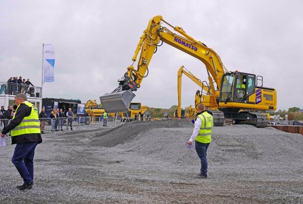 Im Fokus standen u.a. Maschinensteuerungen von Topcon für Bagger und Raupen.