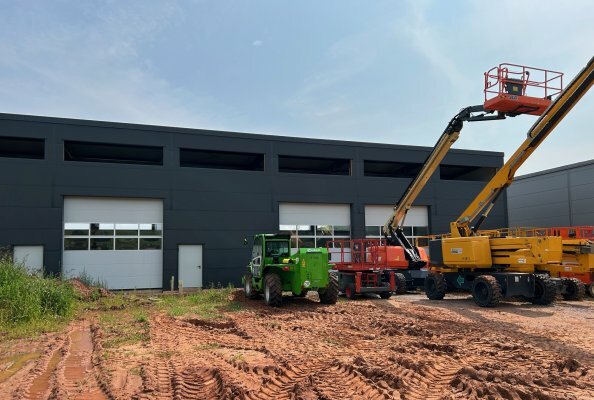 PartnerLIFT-Partner ARMO GmbH investiert in Standortausbau und Fuhrpark