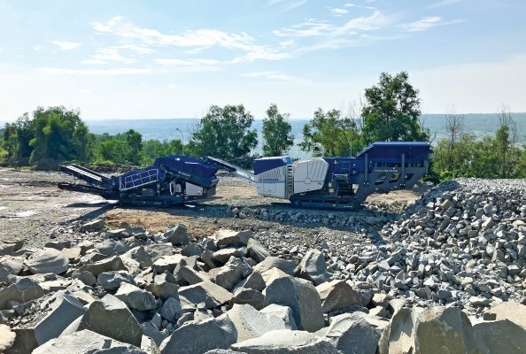 Kleemann Anlagenzug im Andesit Gestein.