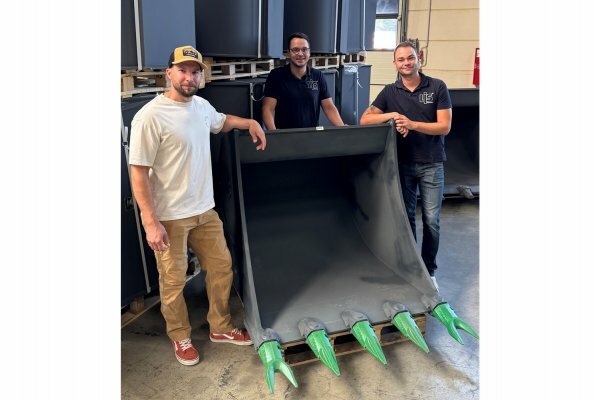 Michael Thoma hier mit Yannik Steil und Daniel Hagedorn v.l. startet als neuer Servicepartner von Linser Industrieservice GmbH.