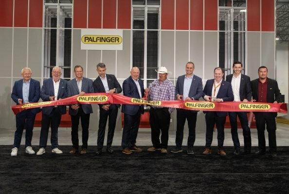 Mit einer feierlichen Eröffnung wurde das neue Ersatzteillogistikzentrum von PALFINGER eingeweiht.