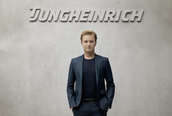 „We’re the Intralogistics Pioneers“ – Jungheinrich startet mit Markenbotschafter Nico Rosberg globale Markenkampagne