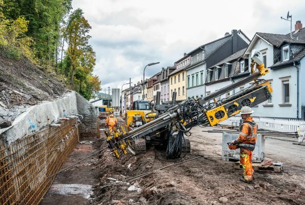 Umfangreiche Hangsicherung: Spesa führt Rückbau und Bahndammsicherung in Kaiserslautern aus