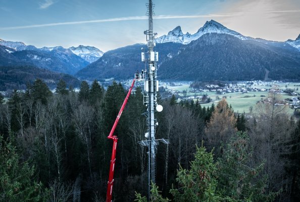  Emissionsfreier Einsatz in alpiner Umgebung: RUTHMANN STEIGER® T 570 HF Hybrid im Einsatz bei roggermaier