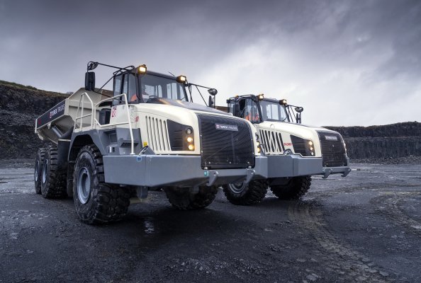 Die Terex Trucks TA300 und TA400 knickgelenkten Muldenkipper sind nun mit EU-Abgasstufe V Motoren ausgestattet.