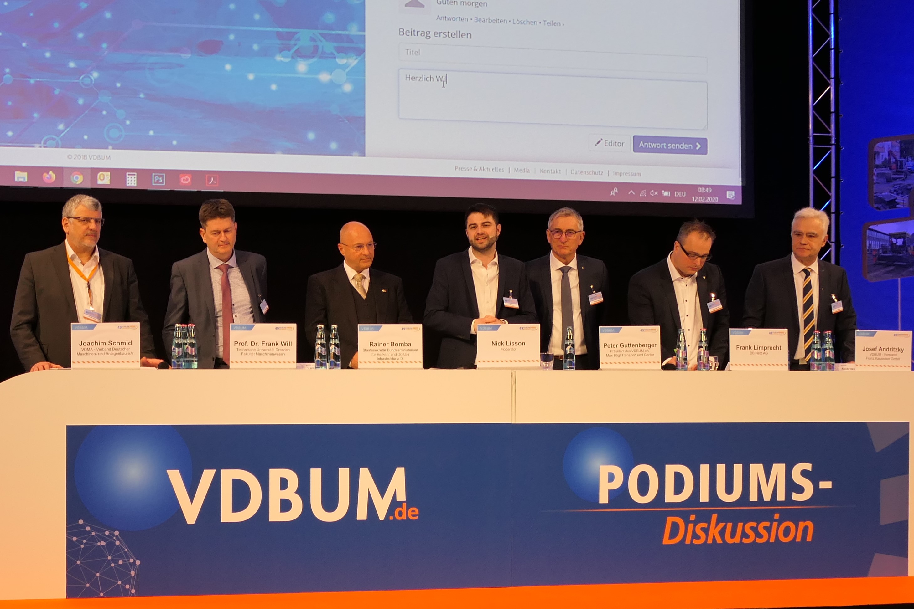 Experten-Talk: Die Podiumsdiskussion mit den führenden Köpfen der Baubranche, Umwelt- und Maschinentechnik läutet traditionell den Beginn des Fachprogramms des VDBUM-Seminars ein.