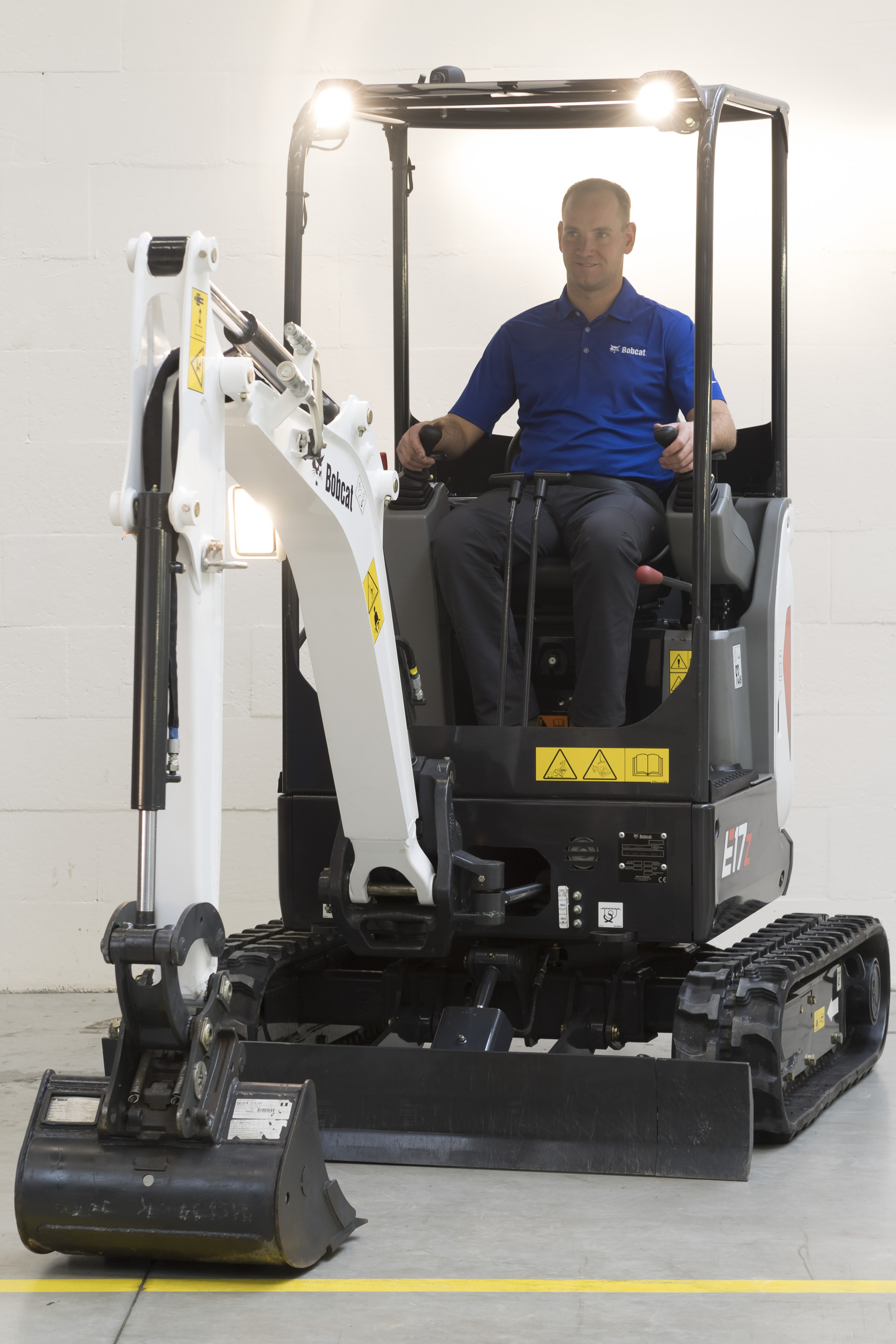 Bobcat Launches New E17Z Zero Tail Swing Excavator LECTURA Press