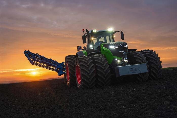 The Fendt 1000 Vario. A revolutionary standard tractor. | LECTURA Press