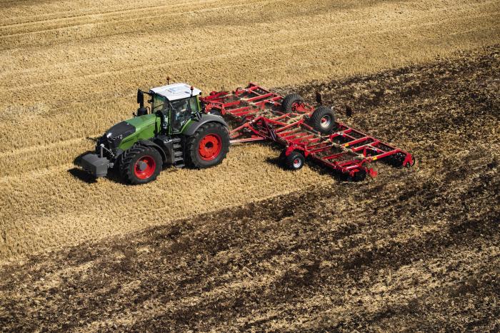 The Fendt 1000 Vario. A revolutionary standard tractor. | Lectura Press